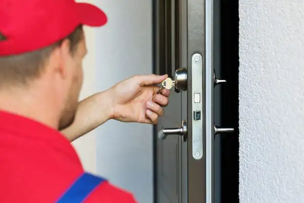 Tu Tranquilidad en Sevilla Comienza con la Cerradura Correcta